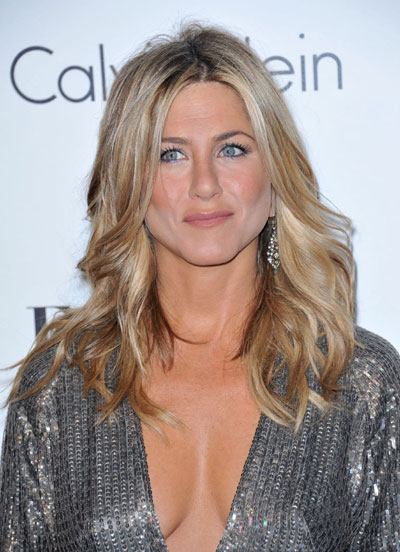 Jennifer Aniston looks sexy and stunning as usual in this sleek 