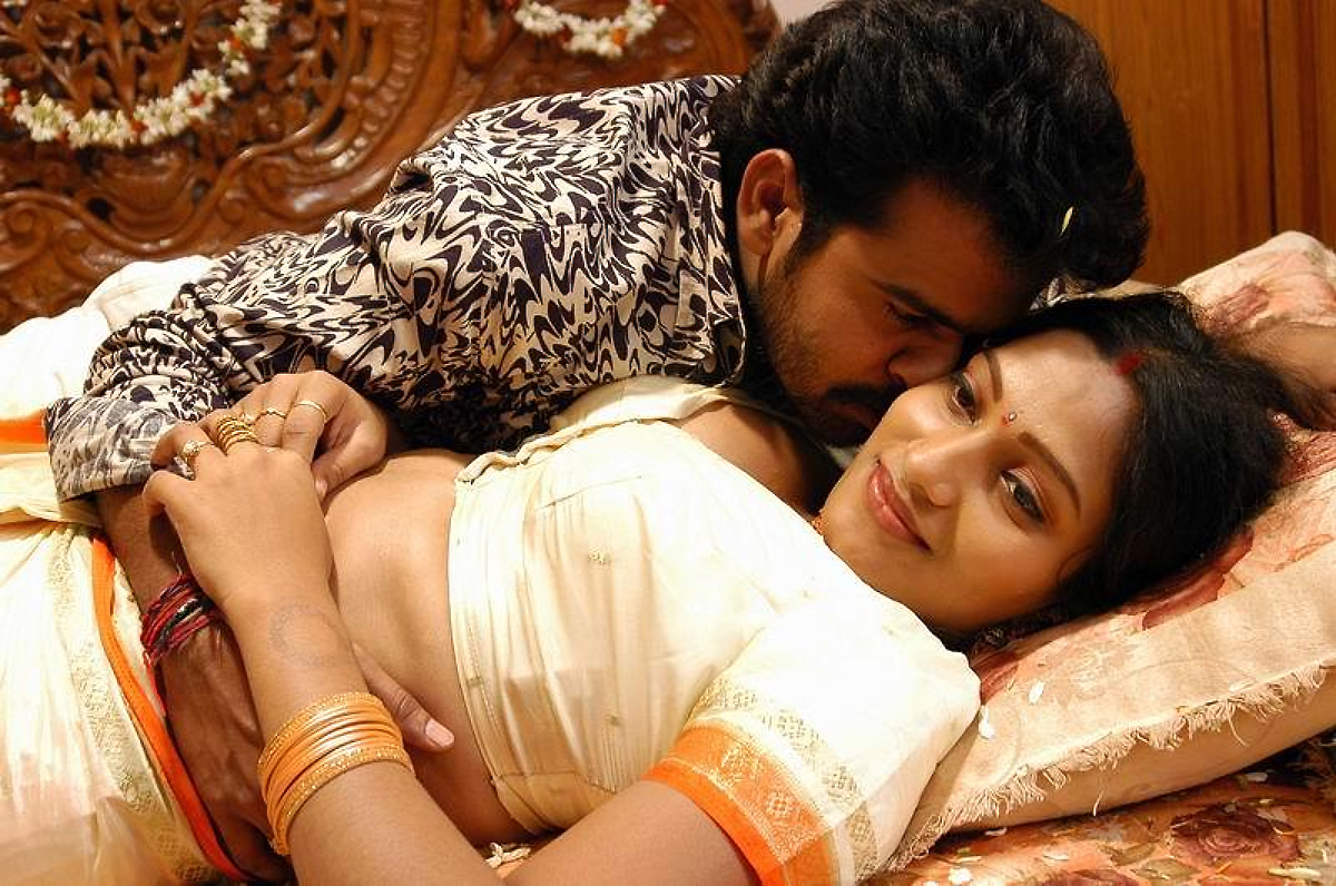 Муж и жена сняли своё великолепное индийское домашнее порно в спальне онлайн