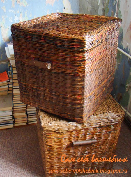 Плетеный короб для хранения вещей из старых газет