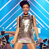Kilau Rihanna Di Single "Diamonds"