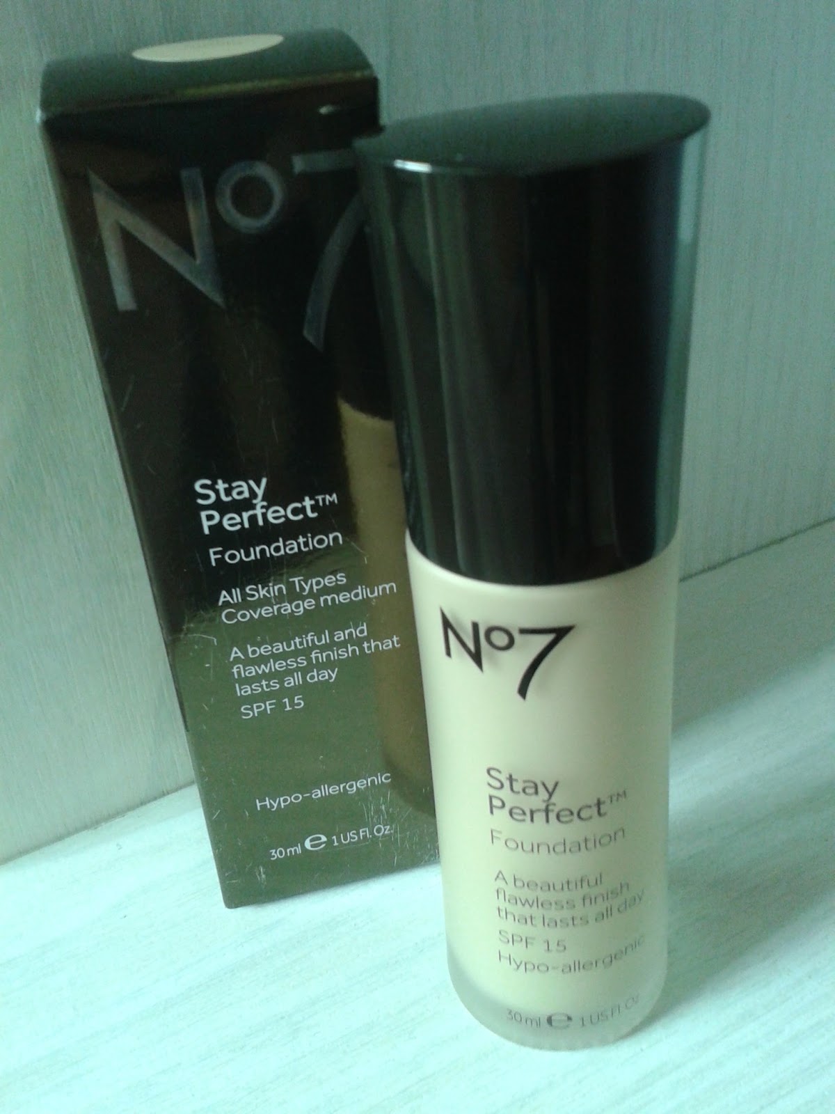 rainbows and beauty Review No7 Stay Perfect Foundation & Natural Blush Tint Powder