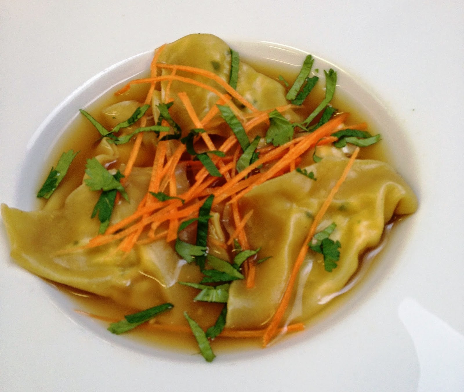 Un plat, une histoire RAVIOLES DE GAMBAS AUX HERBES ET BOUILLON THAÏ