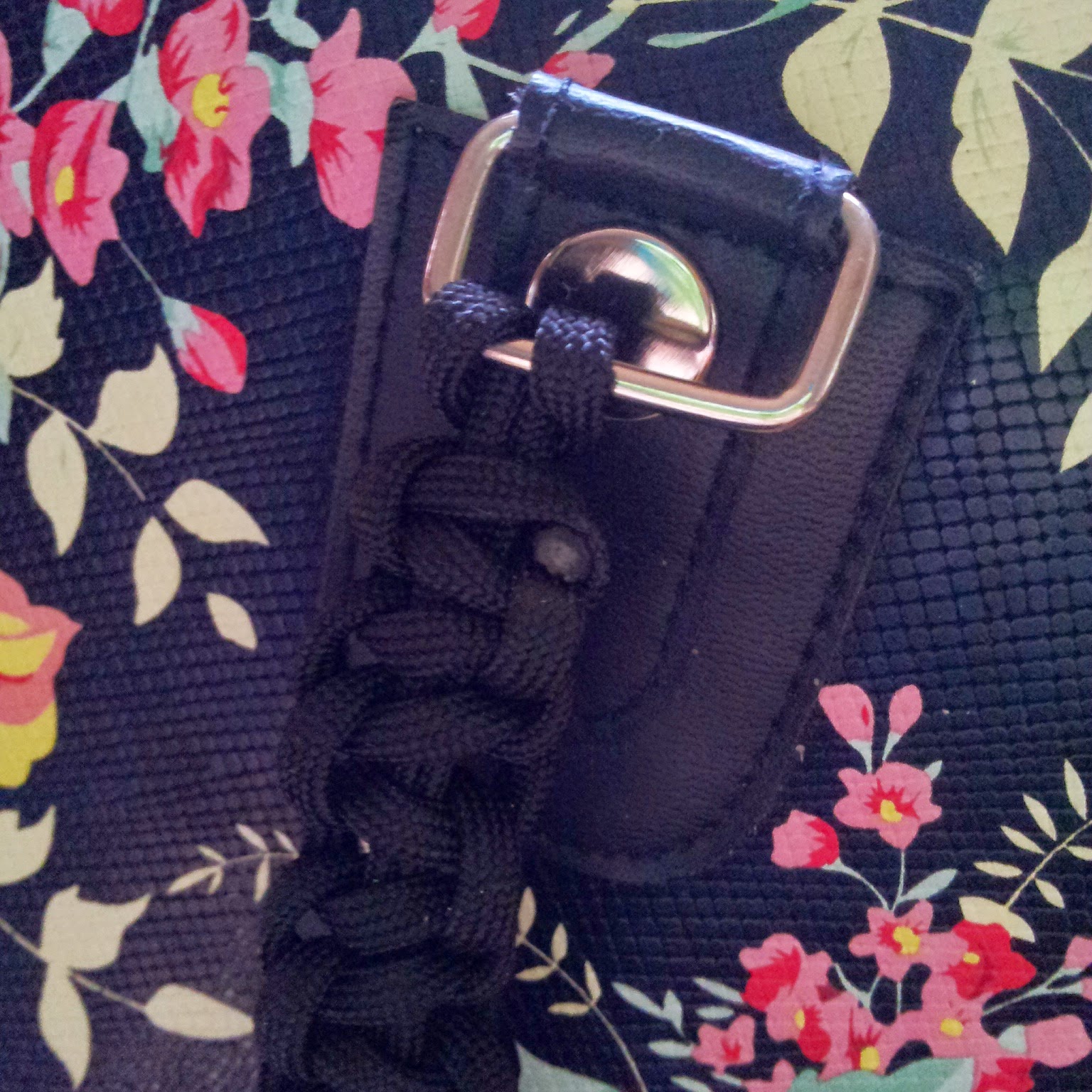 tea and craft New paracord handles for my skating bag