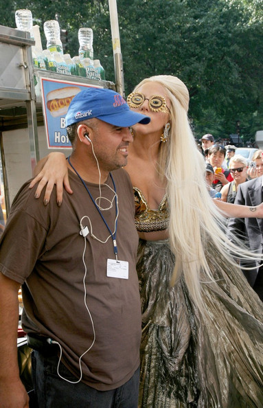 Lady Gaga Buys a Hotdog