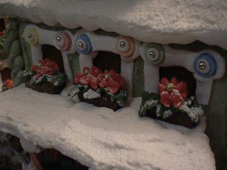 Mt Hood Gingerbread Bungalow by Loreta Wilson (Ultimate Gingerbread) Mt Hood Gingerbread Bungalow by Loreta Wilson (Ultimate Gingerbread)
