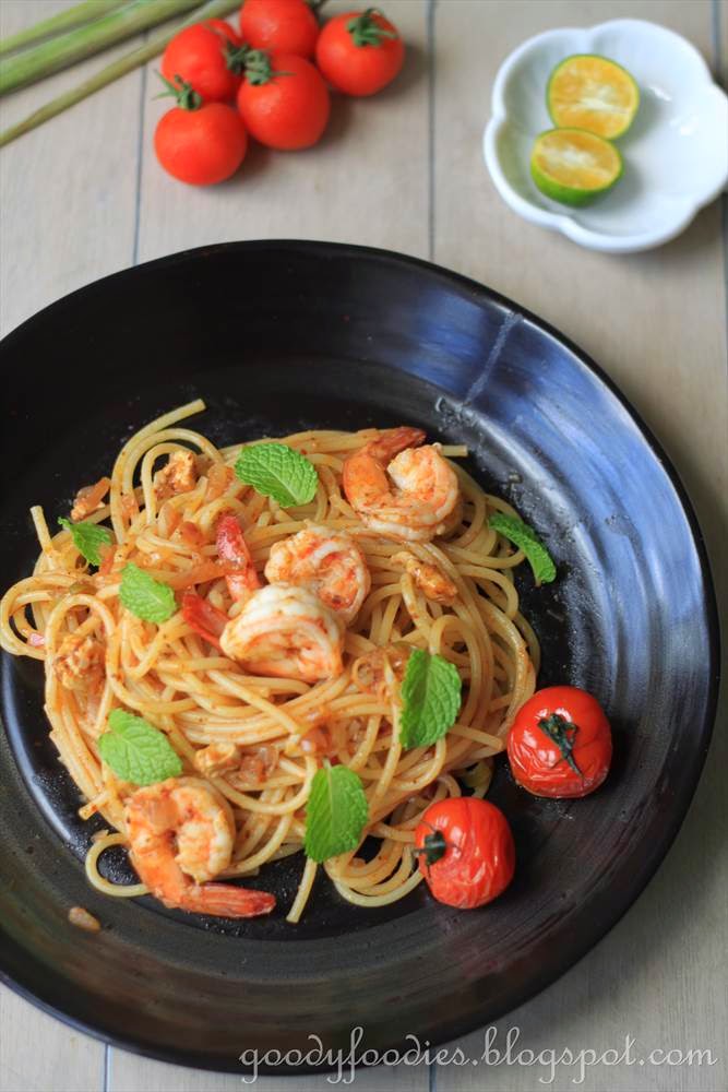 GoodyFoodies Recipe Tom Yum Pasta with King Prawns + WORLDFOODS Giveaway