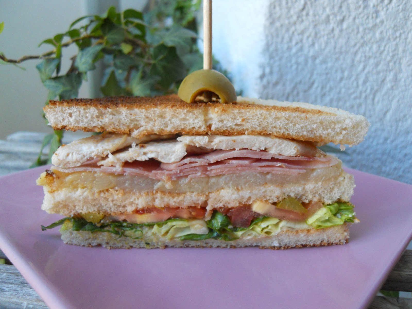 ¡ YA SÉ QUÉ COCINAR ! Sándwich triple de pollo con jamón dulce y