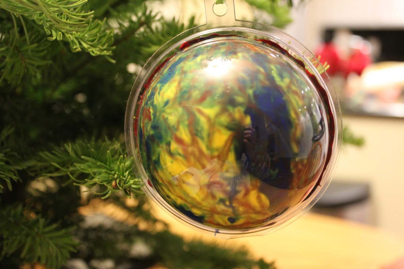 Toddler Approved! 4 Ways to Decorate a Plastic Ornament