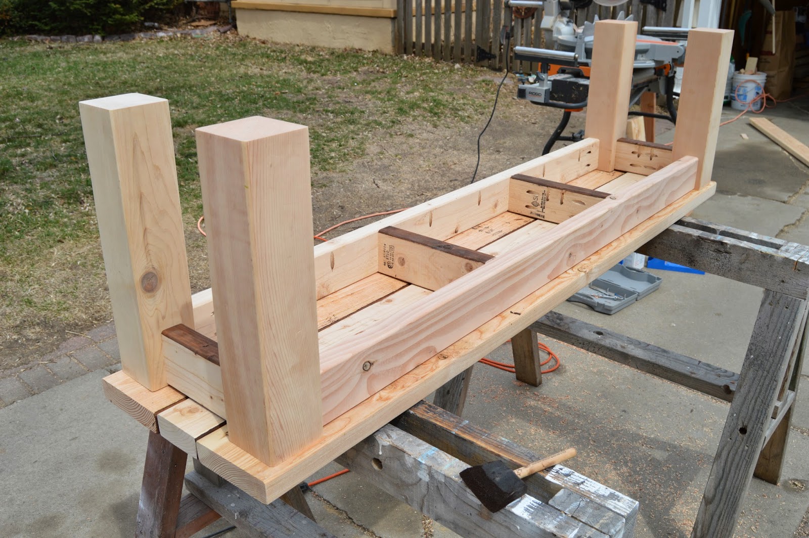  sets of legs are attached, set the bench down to verify it sits flat