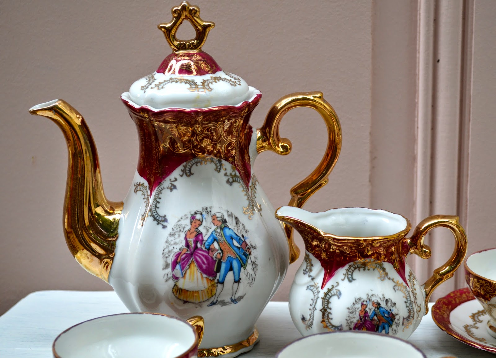 The Hilton Family Tea Set Storage