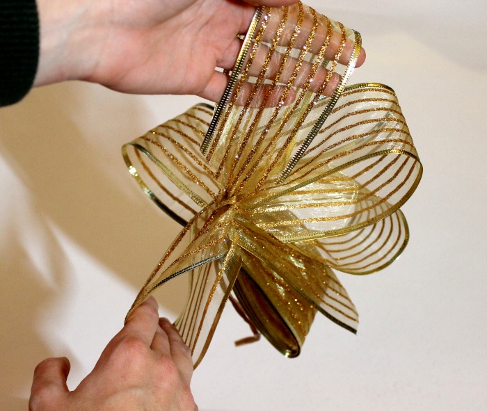 Miss Lovie Fancy Christmas Gift Wrap Bow Tutorials