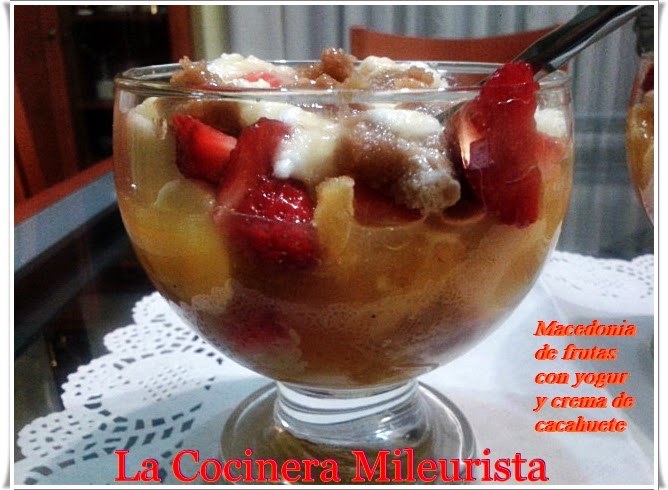 Macedonia De Frutas Con Yogur Y Crema De Cacahuete

