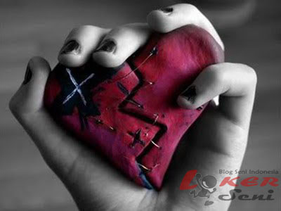 Pahitnya Penghianatan Itu Cerpen Cinta Lokerseni