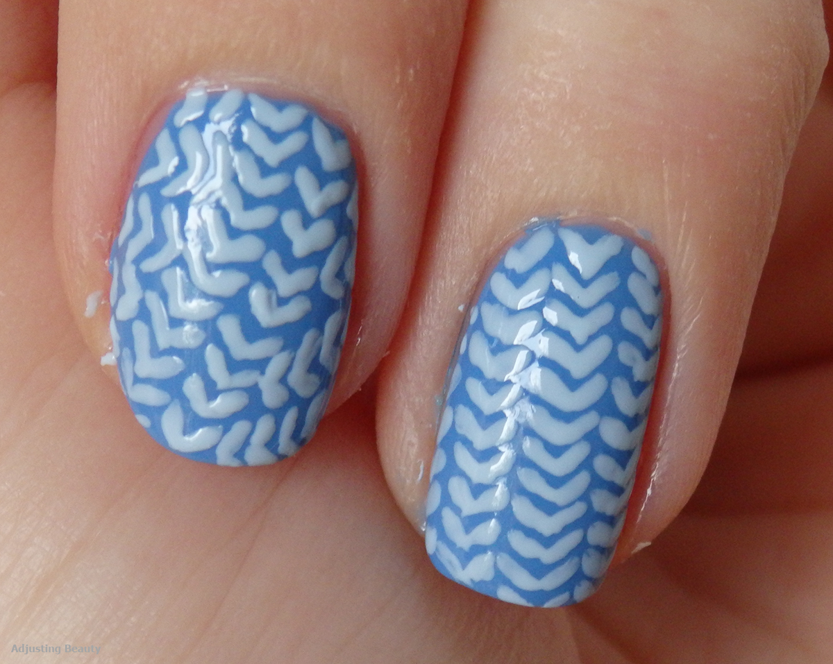 Blue sweater nails Adjusting Beauty