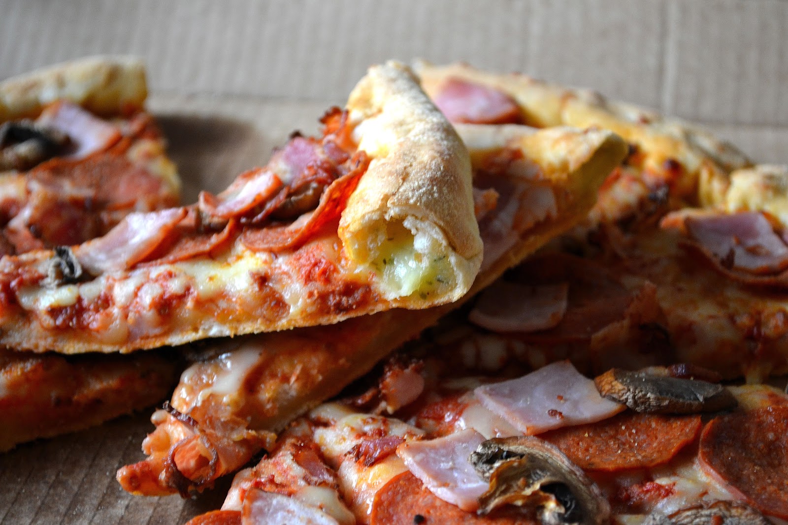 COMFORT BITES BLOG: Domino's Stuffed Crust Pizza