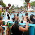 Miles de personas acuden a darse un "chapuzón" en las piscinas populares instaladas en el Malecón DN