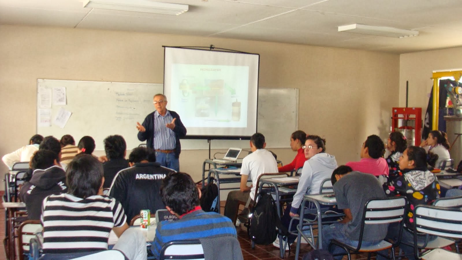 CHARLA DE EDAFOLOGIA OFRECIDA POR ESPECIALISTAS DE LA UNC