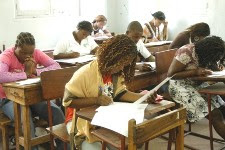  Estudantes voltam a prestar provas