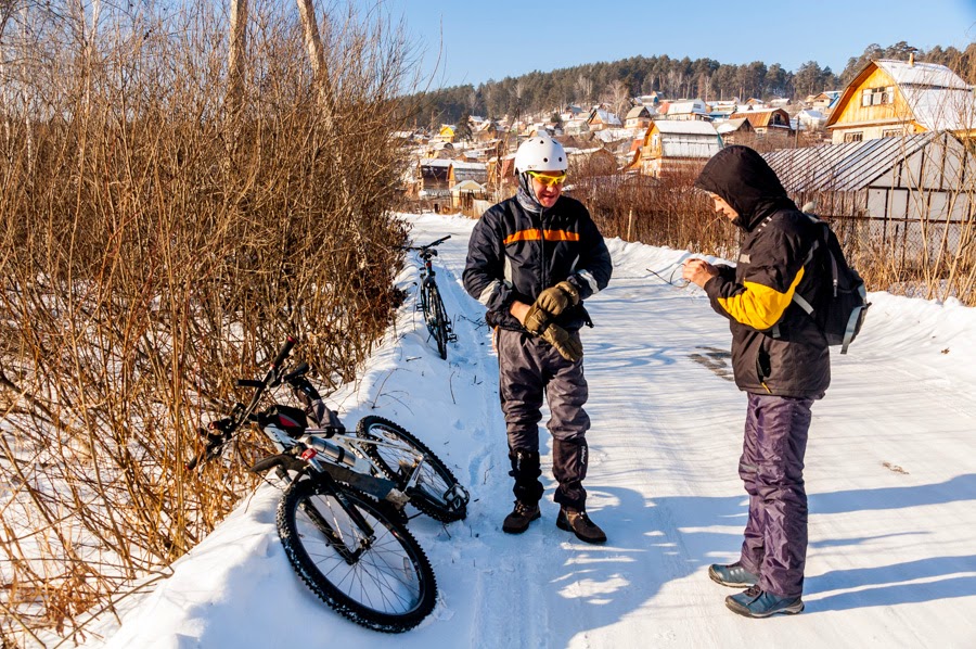 Сегодня никуда не поеду. Буду весь день бездельничать.