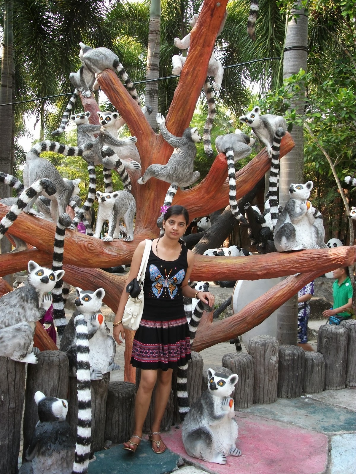 statue cute Ring-tailed lemur  at Nong Nooch Tropical Garden.