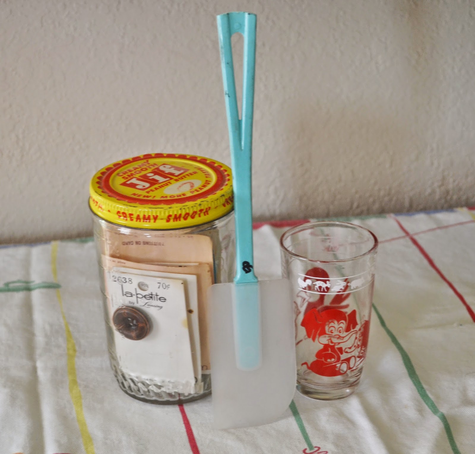 The adventures of two (Pyrex crazy) thrifting sisters........ Early