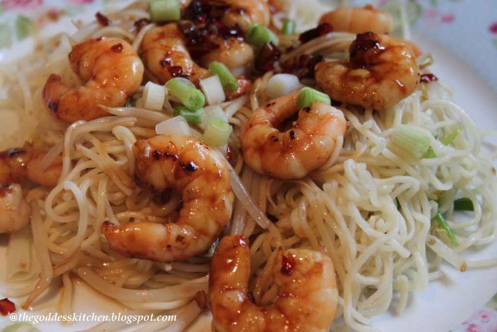 ♥ The Goddess's Kitchen ♥ Garlic Chilli Prawns with Sesame Noodles
