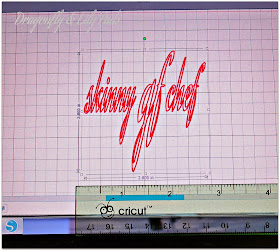 http://www.dragonflyandlilypads.com/2014/12/blogger-silhouette-tutorial-ornament.html Vinyl screen shot of Silhouette Cameo Tutorial, Ruler to check size of vinyl project
