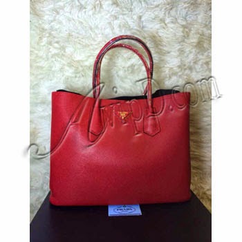 Tas Prada Double Bag terkesan elegan dan Cantik sangat pas dipakai ... Tas Prada Double Bag terkesan elegan dan Cantik sangat pas dipakai ...