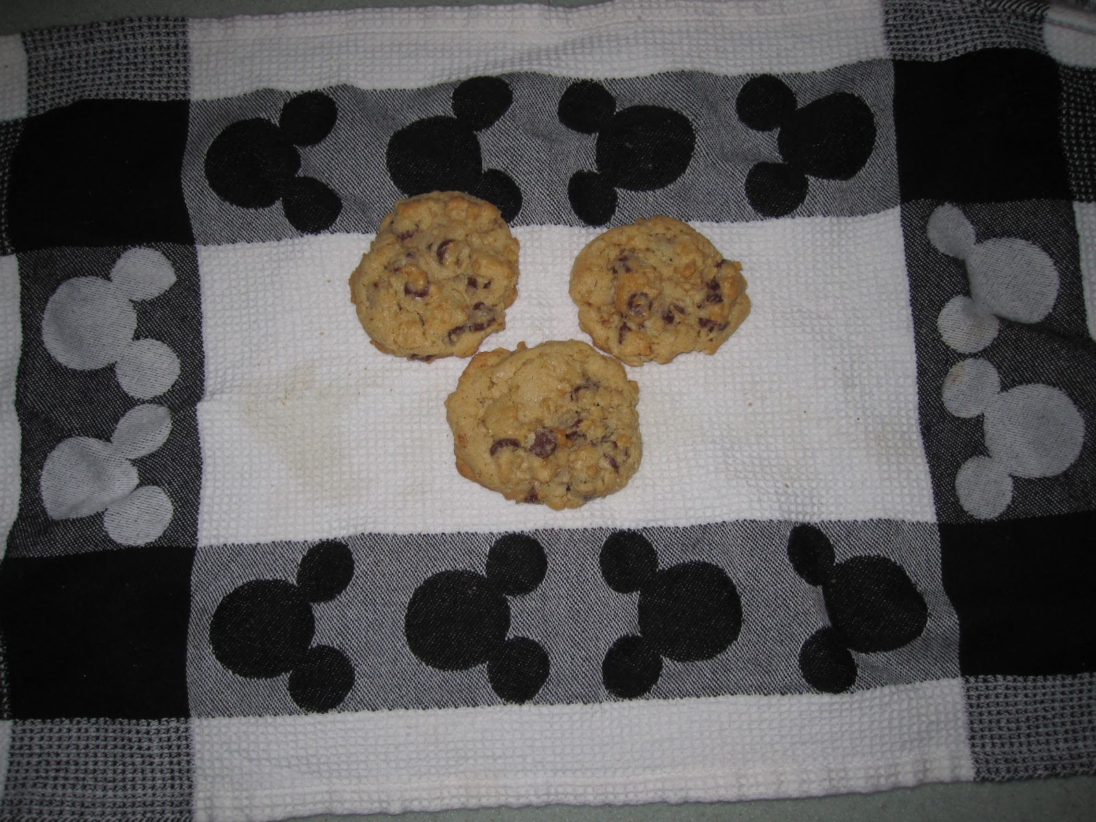 Yo Ho Yo Ho A Blogger's Life For me! Disneyland Oatmeal Chocolate chip