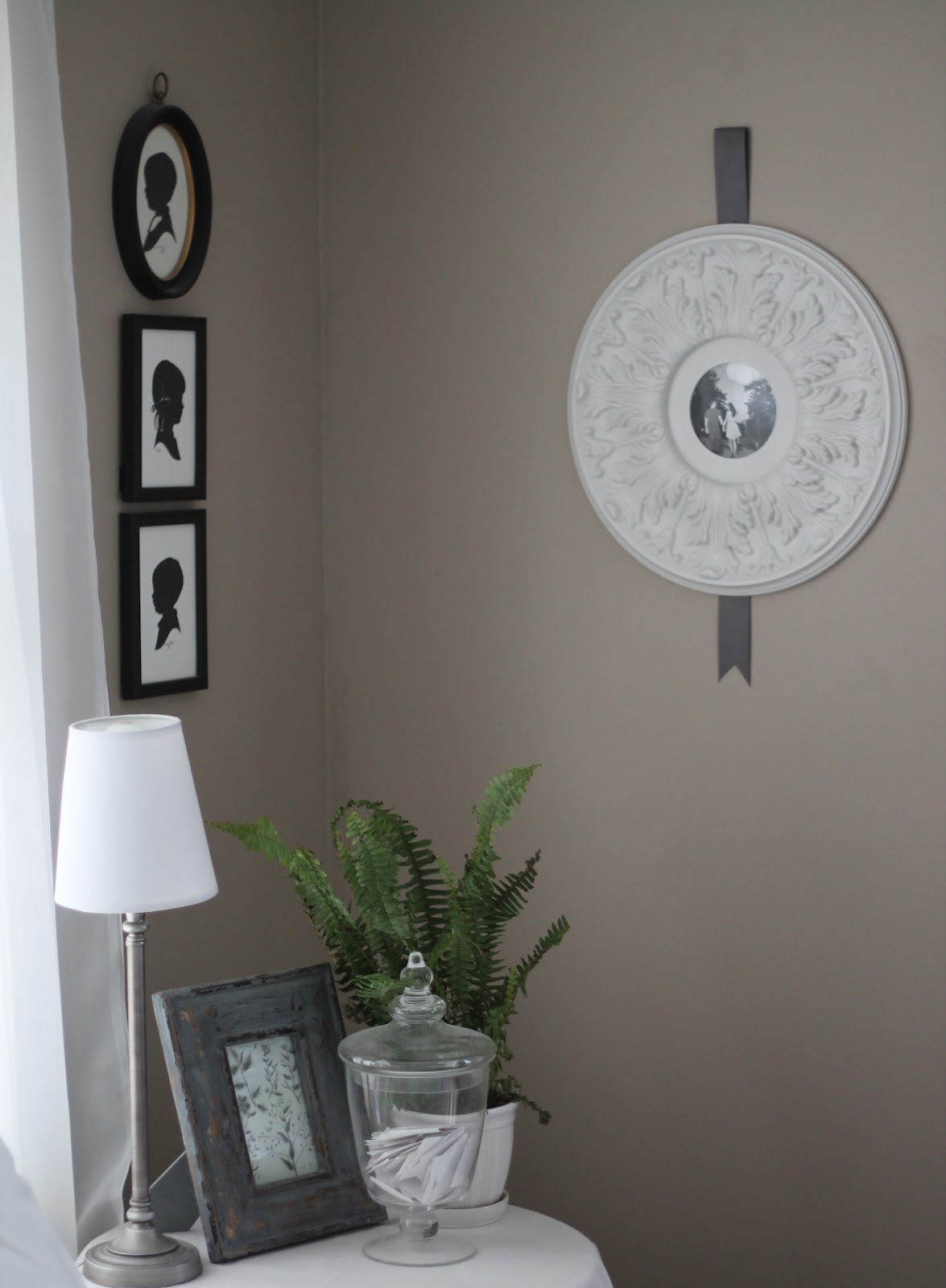 12th and White Quick and Easy Picture Frame