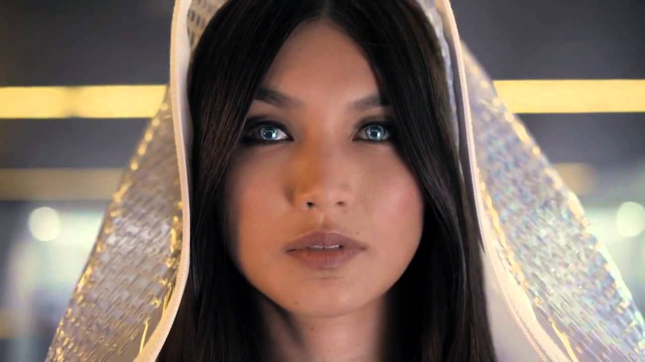 Humans -  Pilot  - Review : "What Is Human?"