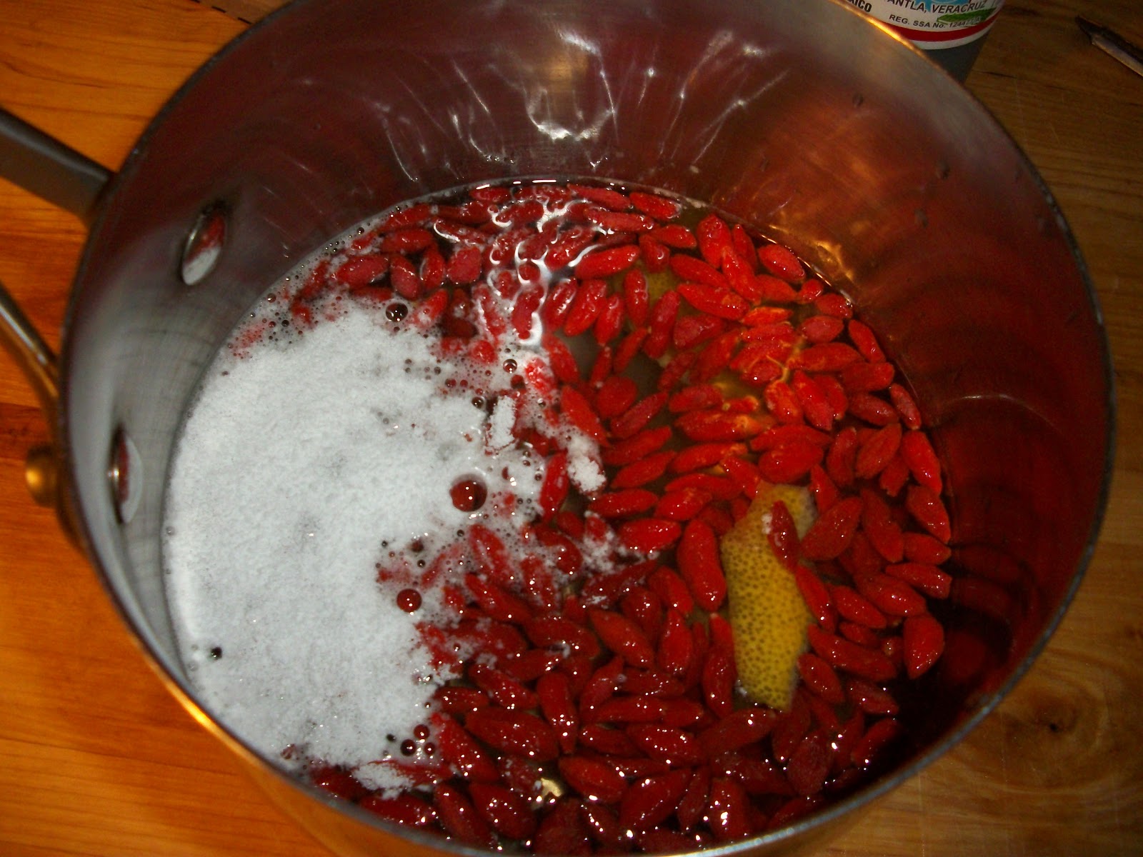 Cooking with love ! Dulceata de fructe Goji ( Goji berry jam)