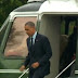 بالفيديو.. أوباما يؤخر إقلاع طائرته ليعتذر لجندي