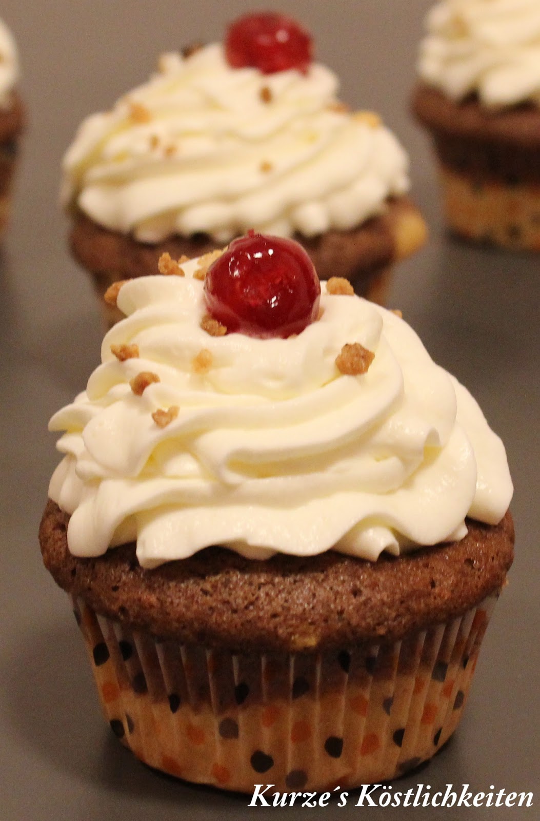 Kurze´s Köstlichkeiten KirschCupcakes mit SahneQuarkFrosting
