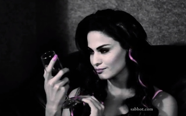 Veena Malik hot latest photoshoot in Bra for Zindagi 50 50