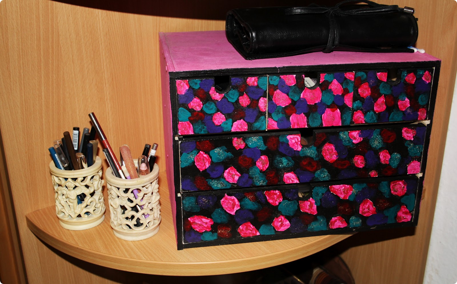 The Diary Of Mademoiselle: Schminkaufbewahrung