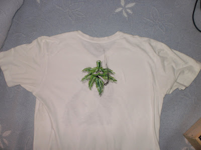 camiseta hoja de marihuana