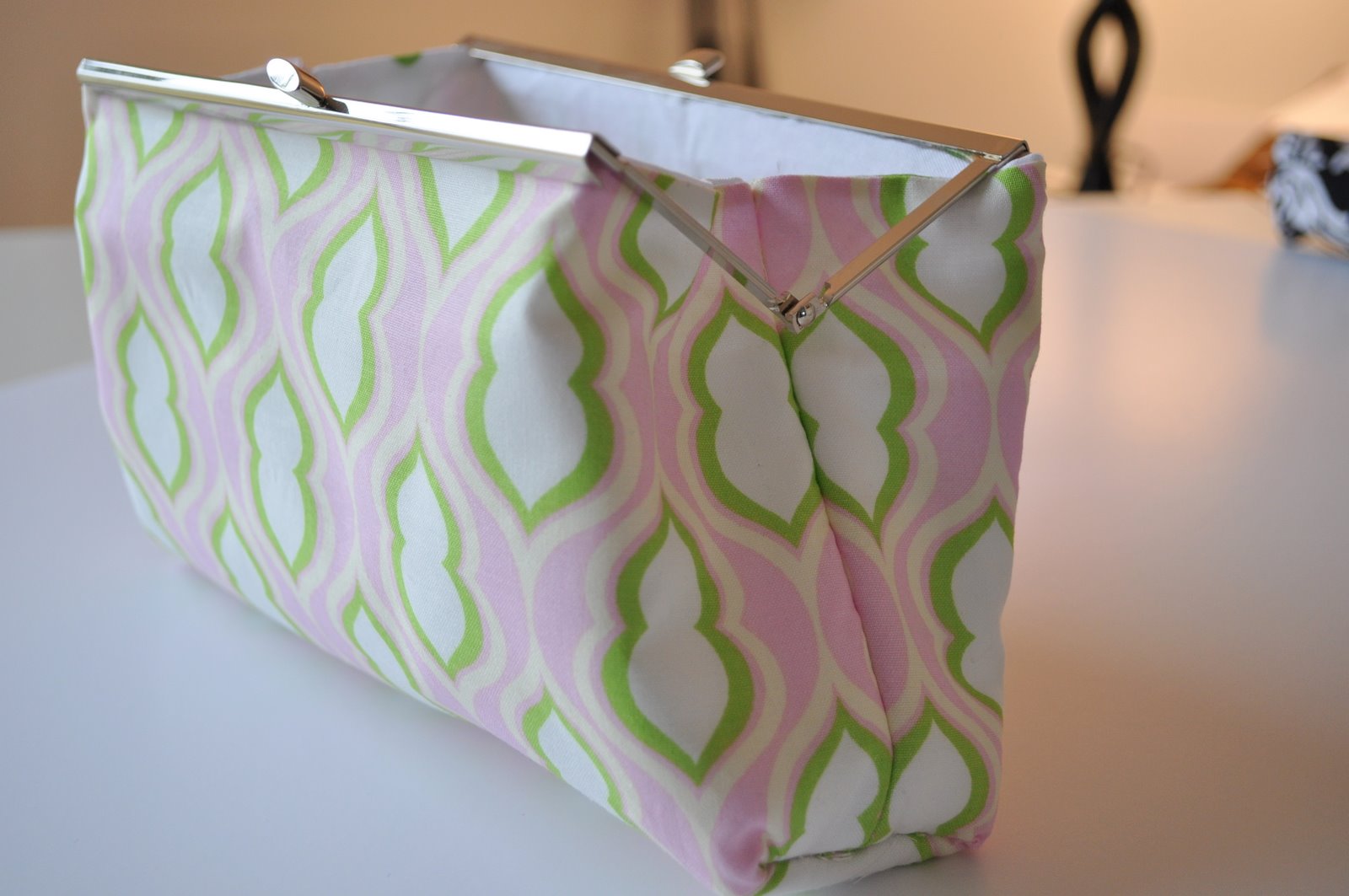 VideoMake a Clutch Purse Cleverly Inspired
