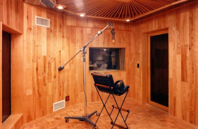 http://1.bp.blogspot.com/-B4DvD7OFxxo/TyCSfEfASrI/AAAAAAAAFME/7vQHxXNyQ-Y/s1600/West-Lake-Recording-Studio-A-Greyson-Chance-4.JPG