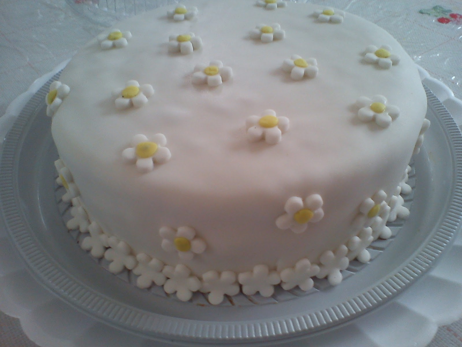 Doces Finos Bolo de Aniversário Branco