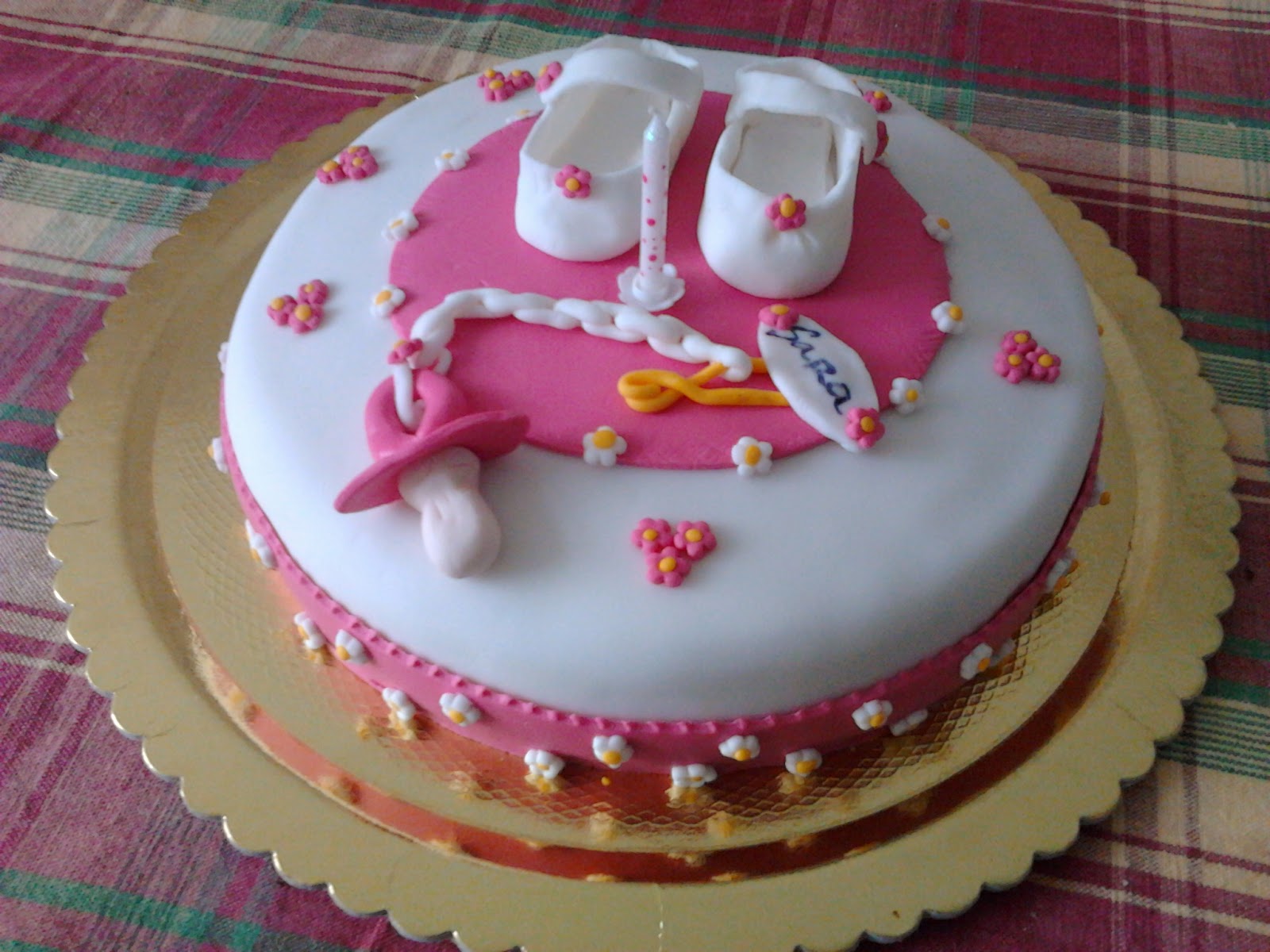 Petiscos da Sofia Bolo decorado com pasta americana para aniversário