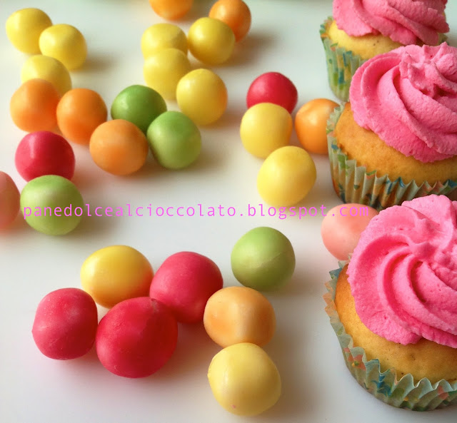 VANILLA CUPCAKE CON FROSTING ALLO YOGURT PANEDOLCEALCIOCCOLATO