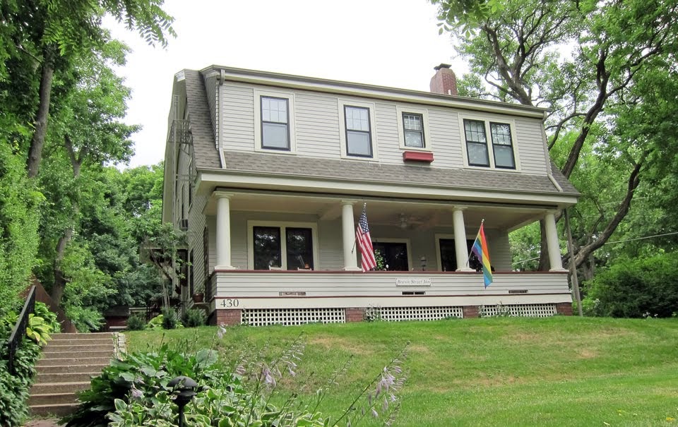 MadCityMike's Blog "Brown Street Inn, Iowa City, IA"