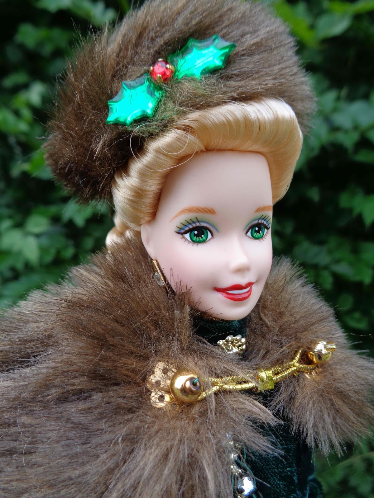 holiday caroler barbie
