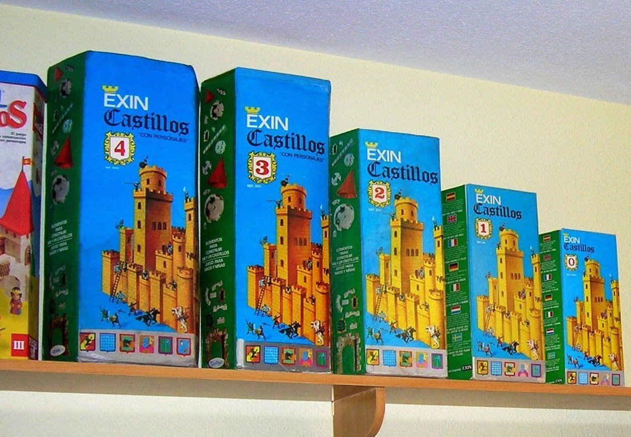 EXIN CASTILLOS ¡ EL JUGUETE QUE HACE HISTORIA ! para construir mil y un castillos: LA CAJA AZUL NÚMERO 4 Blue box number four