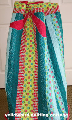 Yellow Bird Quilting Cottage: Christmas Package Quilt