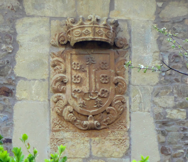 Escudo de los Bernaldo de Quirós en el Palacio de Arrojo