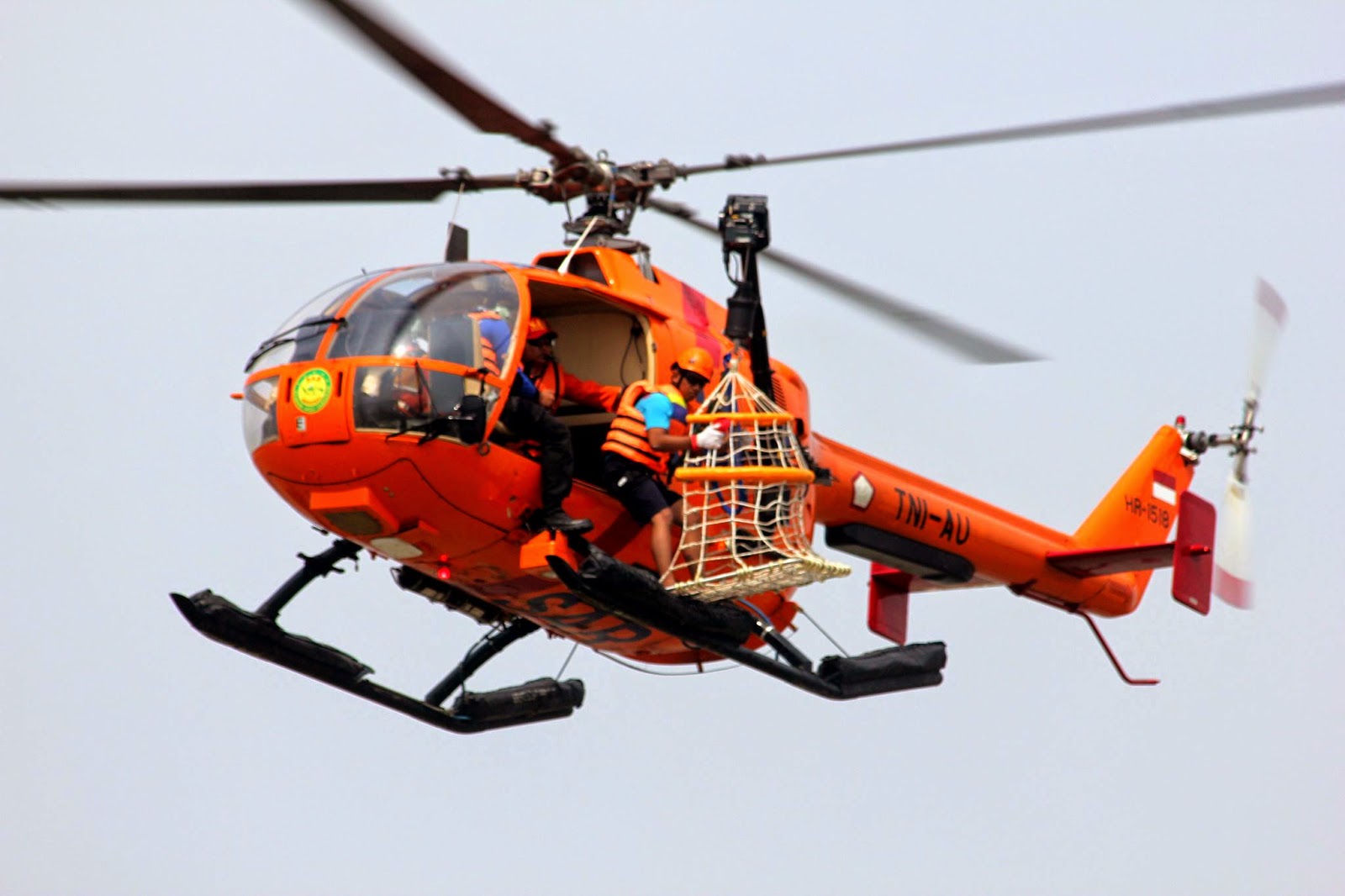 Pasukan Elite Indonesia dalam pencarian Air Asia - Hidup Sehat