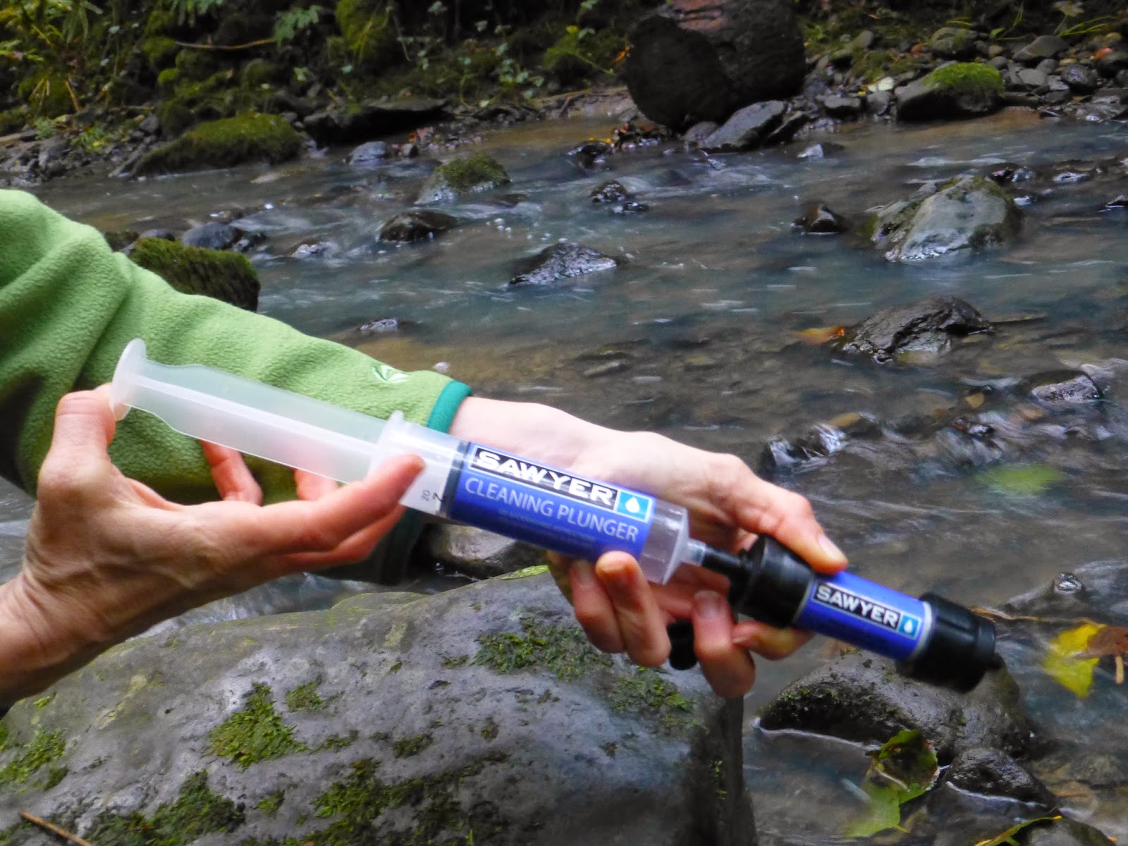 Comparing The New Sawyer MINI Water Filter & Sawyer Squeeze Walking