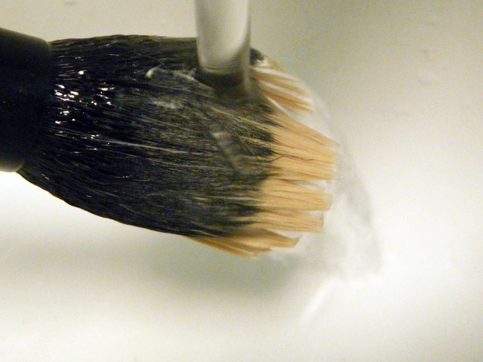 LuceeLoves How I clean my brushes!